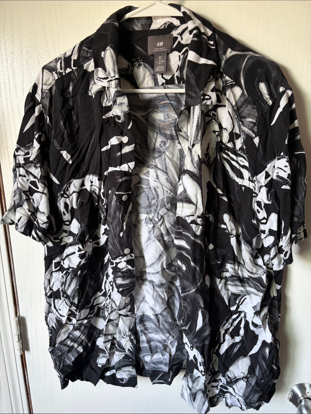 H&M Men's Black & White Button-Front Short-Sleeve Shirt